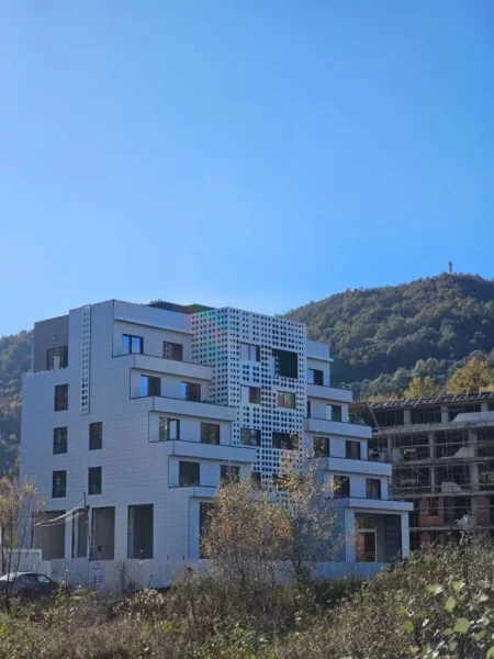 Tirane, shes apartament 2+1 Kati 1, 112 m² (liqeni i thate)