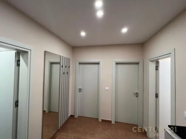 Tirane, jepet me qera apartament 1+1 Kati 1, 78 m² 600 € (pazari i ri)