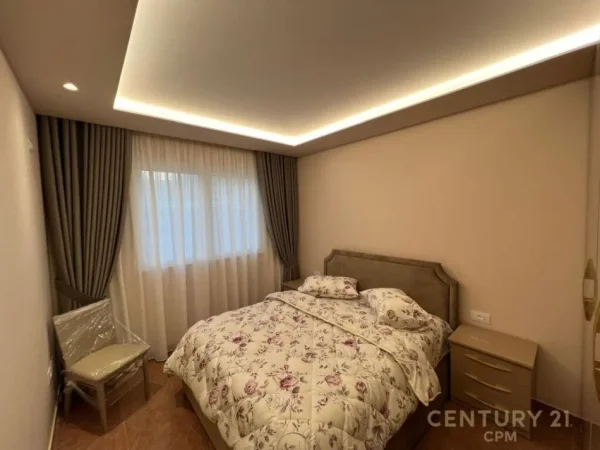 Tirane, jepet me qera apartament 1+1 Kati 1, 78 m² 600 € (pazari i ri)