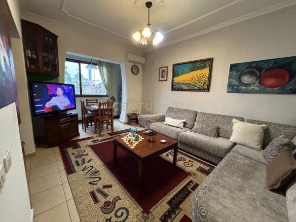 Tirane, jepet me qera apartament 3+1 Kati 4, 100 m² 650 € (pazari ri)
