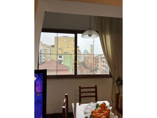 Tirane, jepet me qera apartament 3+1 Kati 4, 100 m² 650 € (pazari ri)