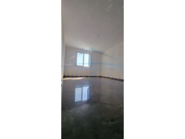 Durres, shitet apartament 3+1+Ballkon Kati 4, 117 m² 98.000 € (shkozet durres)