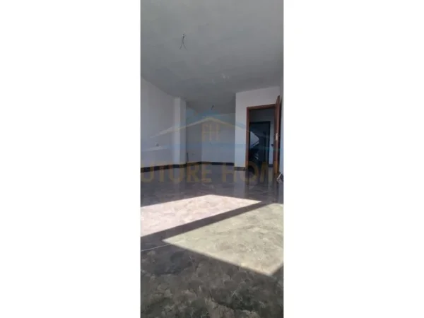 Durres, shitet apartament 3+1+Ballkon Kati 4, 117 m² 98.000 € (shkozet durres)