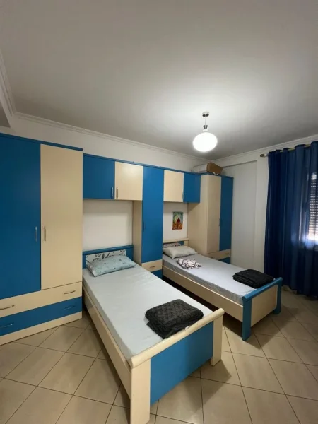 Tirane, jepet me qera apartament 2+1+Aneks+Ballkon Kati 3, 110 m² 500 € (astir)