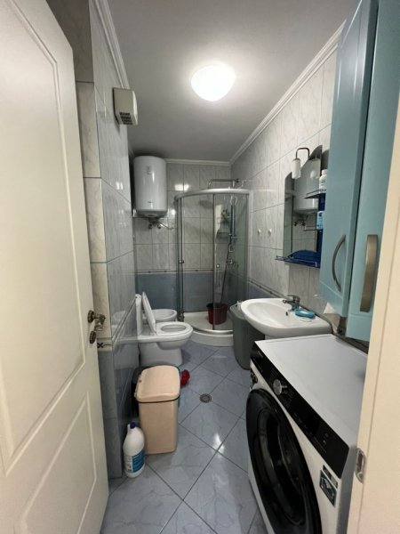 Tirane, jepet me qera apartament 2+1+Aneks+Ballkon Kati 3, 110 m² 500 € (astir)