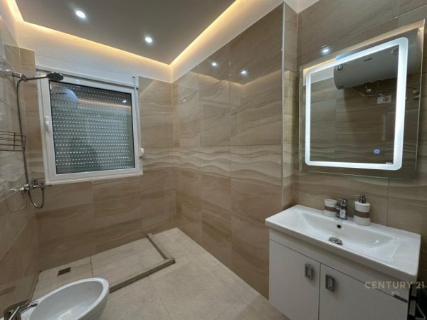 Tirane, jepet me qera apartament 1+1 Kati 5, 90 m² 850 € (rr5uga e bogdaneve)