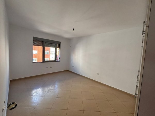 Tirane, shitet apartament 2+1+Aneks+Ballkon Kati 4, 107 m² 145.000 € (astir)