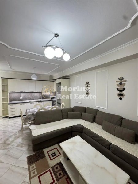 Tirane, jepet me qera apartament 1+1 Kati 4, 65 m² 600 € (Komuna e Parisit)