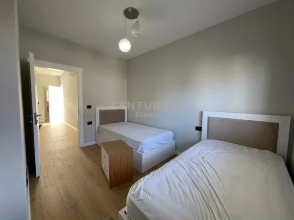 Tirane, jepet me qera Vile 2+1 Kati 2, 125 m² 600 € (pallati i brigaqdes)
