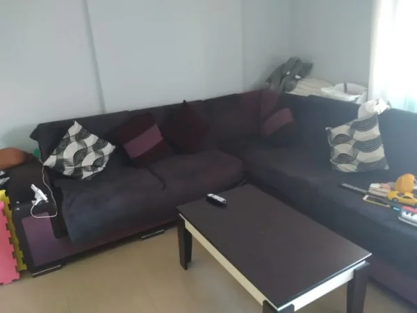 Tirane, jepet me qera apartament 1+1+Ballkon Kati 5, 55 m² 500 € (Rruga Frosina Plaku Kompleksi Kontakt 21 dhjetori)