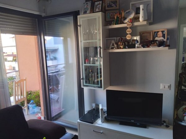 Tirane, jepet me qera apartament 1+1+Ballkon Kati 5, 60 m² 500 € (rruga Frosina Plaku)