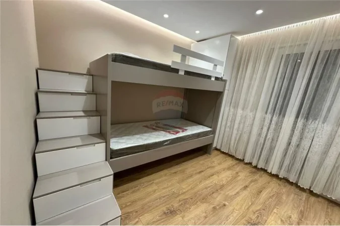 Tirane, jepet me qera 2+1+Ballkon Kati 5, 115 m² 1.200 € (Komuna e Parisit)