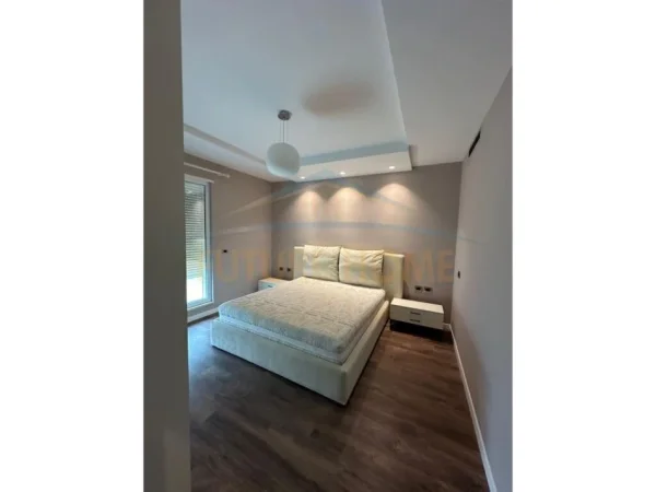 Durres, shitet Vile 3+1+Ballkon Kati 0, 400 m² 550.000 € (gjiri i lalezit)