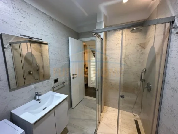 Durres, shitet Vile 3+1+Ballkon Kati 0, 400 m² 550.000 € (gjiri i lalezit)