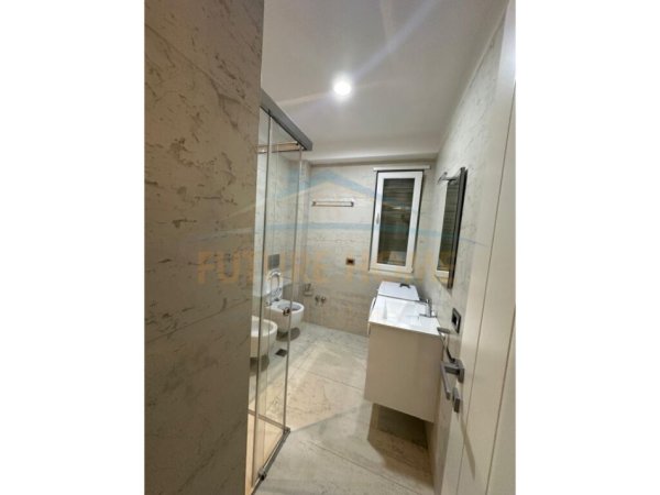 Durres, shitet Vile 3+1+Ballkon Kati 0, 400 m² 550.000 € (gjiri i lalezit)