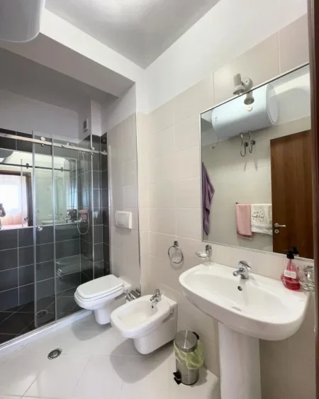 Tirane, jap me qera apartament duplex Dublex Kati 4, 165 m² 1.000 € (Kodra e Diellit)