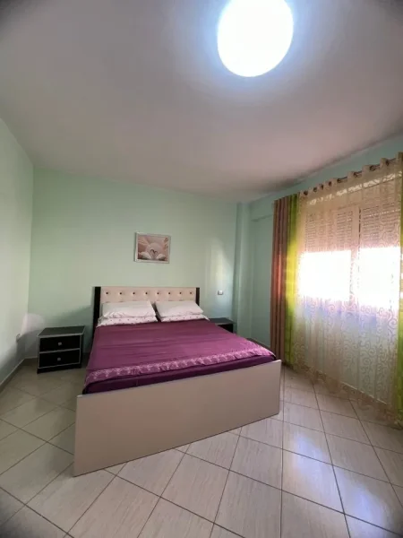Durres, jepet me qera apartament 2+1+Aneks+Ballkon Kati 4, 100 m² 400 € (Rruga Pavaresia, Plazh)
