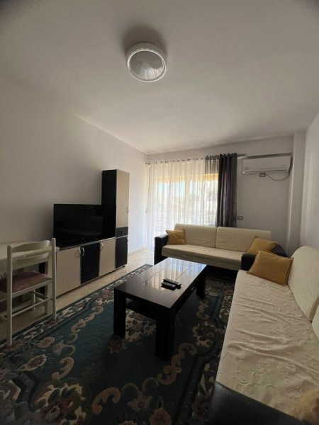 Durres, jepet me qera apartament 2+1+Aneks+Ballkon Kati 4, 100 m² 400 € (Rruga Pavaresia, Plazh)