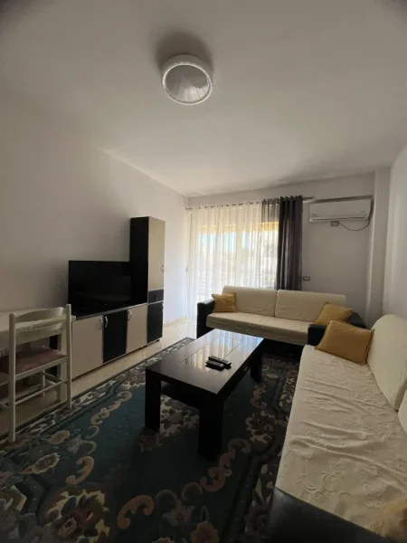 Durres, jepet me qera apartament 2+1+Aneks+Ballkon Kati 4, 100 m² 400 € (Rruga Pavaresia, Plazh)