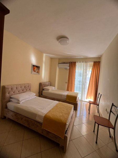 Durres, jepet me qera apartament 2+1+Aneks+Ballkon Kati 4, 100 m² 400 € (Rruga Pavaresia, Plazh)