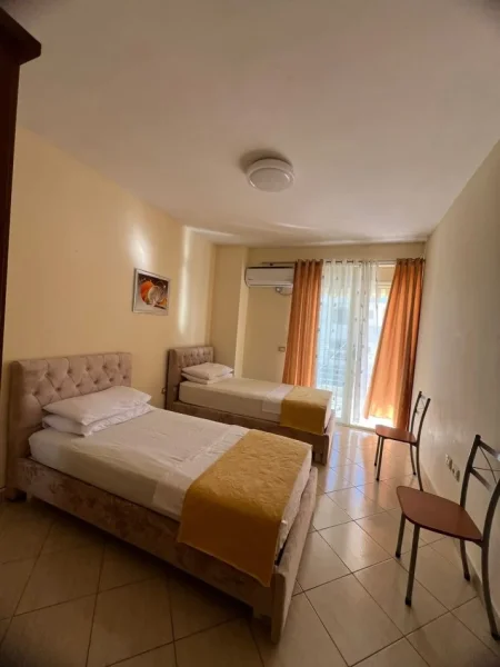 Durres, jepet me qera apartament 2+1+Aneks+Ballkon Kati 4, 100 m² 400 € (Rruga Pavaresia, Plazh)