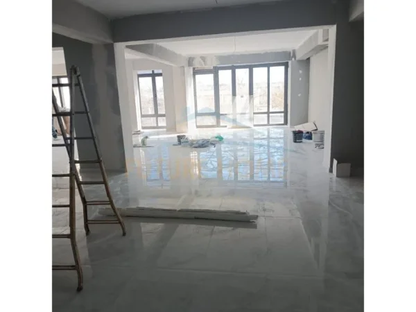 Durres, shitet ambjent biznesi Kati 1, 182 m² 372.000 € (rruga e portit)