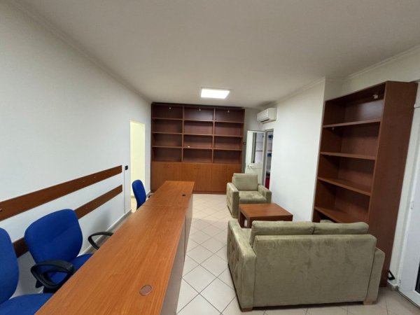 Durres, jepet me qera zyre Kati 2, 50 m² 250 € (Vollga)