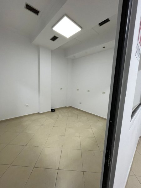 Tirane, jepet me qera ambjent biznesi Kati 2, 165 m² 1.500 € (Rruga e Kavajes)