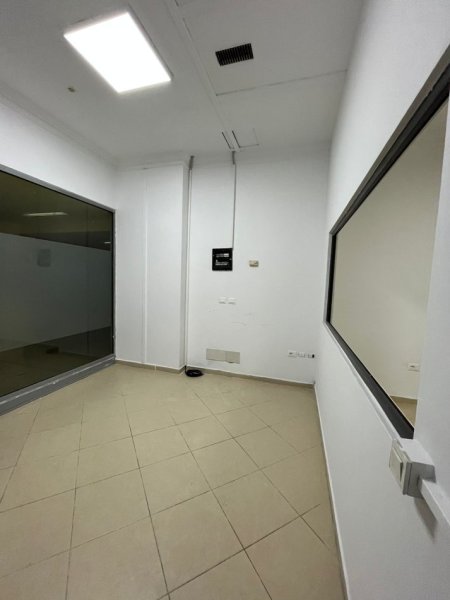 Tirane, jepet me qera ambjent biznesi Kati 2, 165 m² 1.500 € (Rruga e Kavajes)