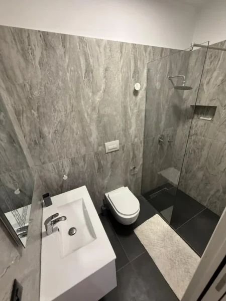 Tirane, jepet me qera apartament 2+1+Ballkon Kati 0, 110 m² 1.700 € (TEG)