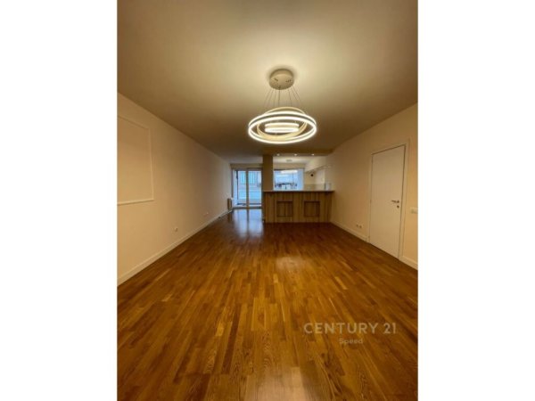 Tirane, jap me qera ambjent biznesi , 118 m² 950 € (Liqeni i Tiranës)