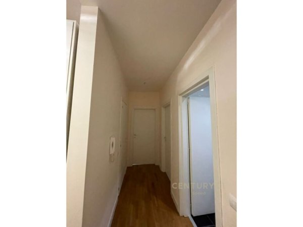 Tirane, jap me qera ambjent biznesi , 118 m² 950 € (Liqeni i Tiranës)