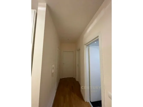 Tirane, jap me qera ambjent biznesi , 118 m² 950 € (Liqeni i Tiranës)