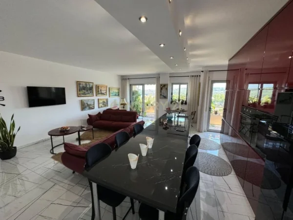 Tirane, shes apartament 2+1+2+Ballkon , 138 m² 290.000 € (Liqeni i Thatë)