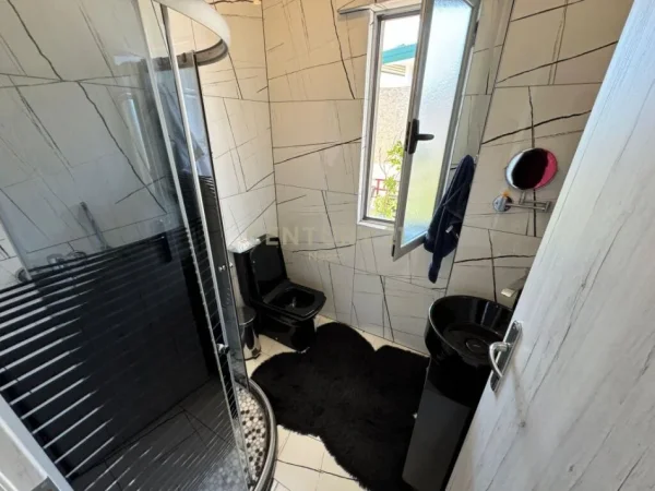 Tirane, shes apartament 2+1+2+Ballkon , 138 m² 290.000 € (Liqeni i Thatë)