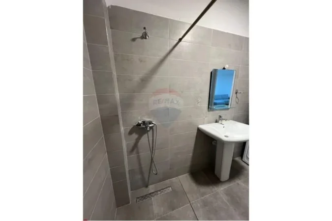 Tirane, jepet me qera apartament 2+1 Kati 4, 93 m² 600 € (Fusha e Aviacionit, Shqipëri)