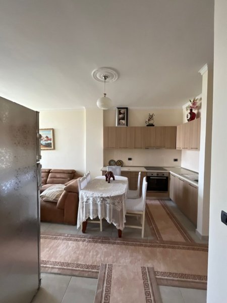 Tirane, jepet me qera apartament 2+1+Ballkon Kati 6, 85 m² 500 € (Kopeshti Botanik)