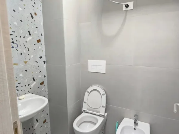 Tirane, jepet me qera apartament 1+1+Aneks+Ballkon Kati 5, 70 m² 500 € (river residence)