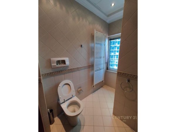Tirane, jap me qera zyre , 150 m² 2.200 € (Rruga e Elbasanit, ETC)