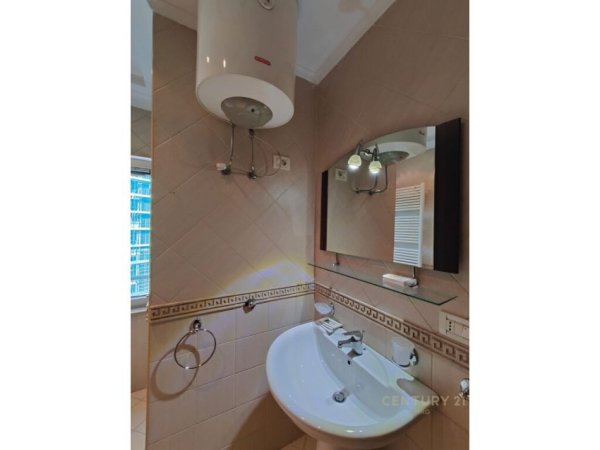 Tirane, jap me qera zyre , 150 m² 2.200 € (Rruga e Elbasanit, ETC)