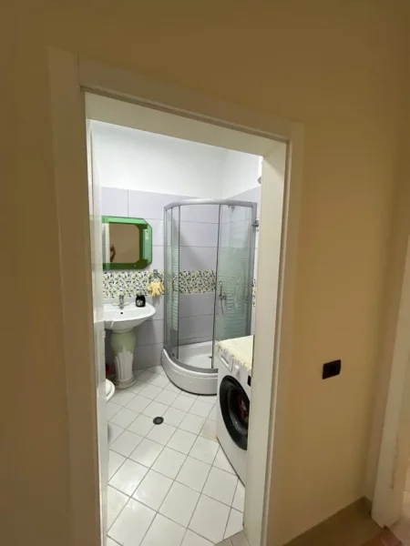 Tirane, jepet me qera apartament 2+1+Ballkon Kati 6, 85 m² 500 € (Kopeshti Botanik , rruga e Brarit)