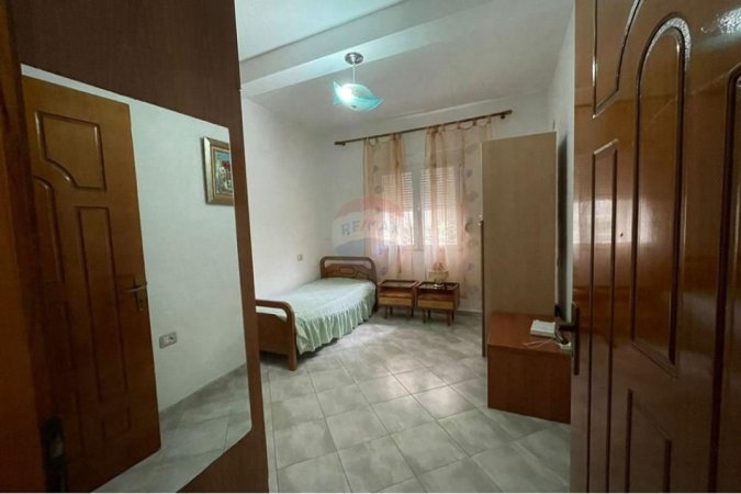 Tirane, jepet me qera apartament 2+1 Kati 1, 80 m² 500 € (21 Dhjetori)