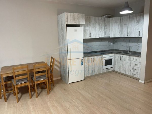 Tirane, jepet me qera apartament 2+1 Kati 2, (ali demi)