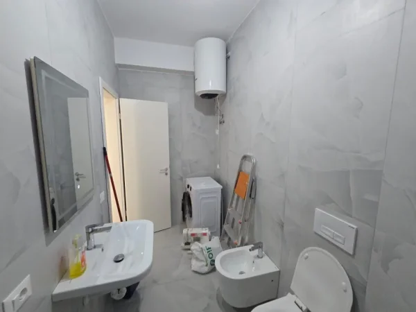 Tirane, jepet me qera apartament 1+1+Ballkon Kati 5, 60 m² 400 € (Ali Dem ( kompleksi Kaimi))