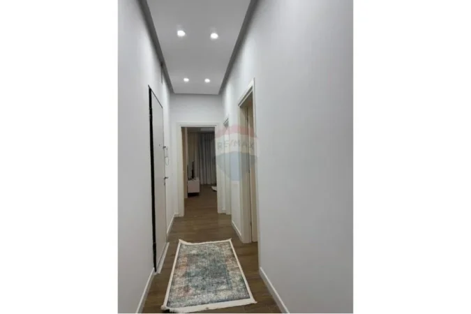 Tirane, jepet me qera apartament 2+1+Ballkon , 98 m² 600 € (Ish Dogana)