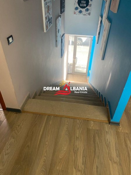 Tirane, jepet me qera zyre Kati 1, 305 m² 3.000 € (rr dibres)