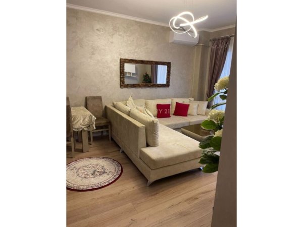 Tirane, jap me qera apartament 3+1+2 , 105 m² 900 € (Kopshti Botanik Zoologjik)