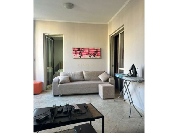 Tirane, jap me qera apartament 3+1+2 , 105 m² 900 € (Kopshti Botanik Zoologjik)