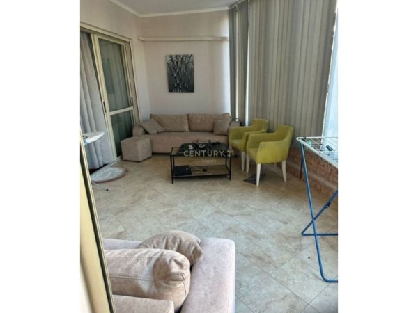 Tirane, jap me qera apartament 3+1+2 , 105 m² 900 € (Kopshti Botanik Zoologjik)