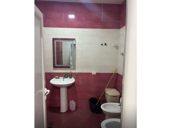 Tirane, jap me qera apartament 3+1+2 , 105 m² 900 € (Kopshti Botanik Zoologjik)
